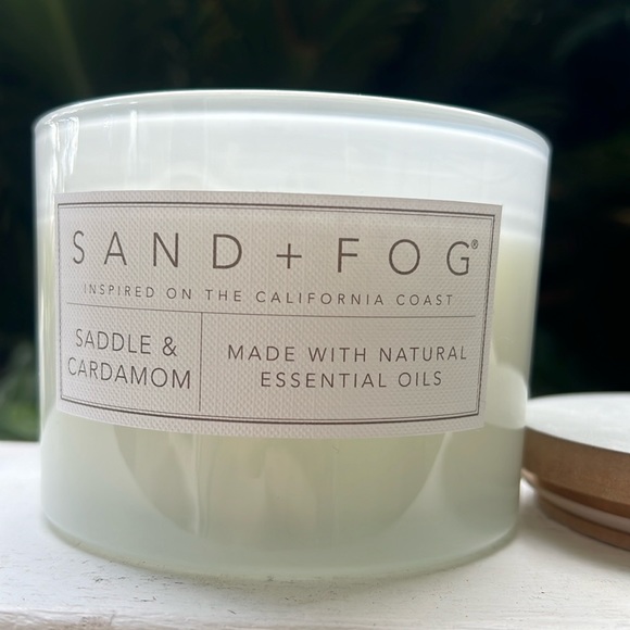 Saddle & Cardamon Scented Candle - Picture 2 of 10
